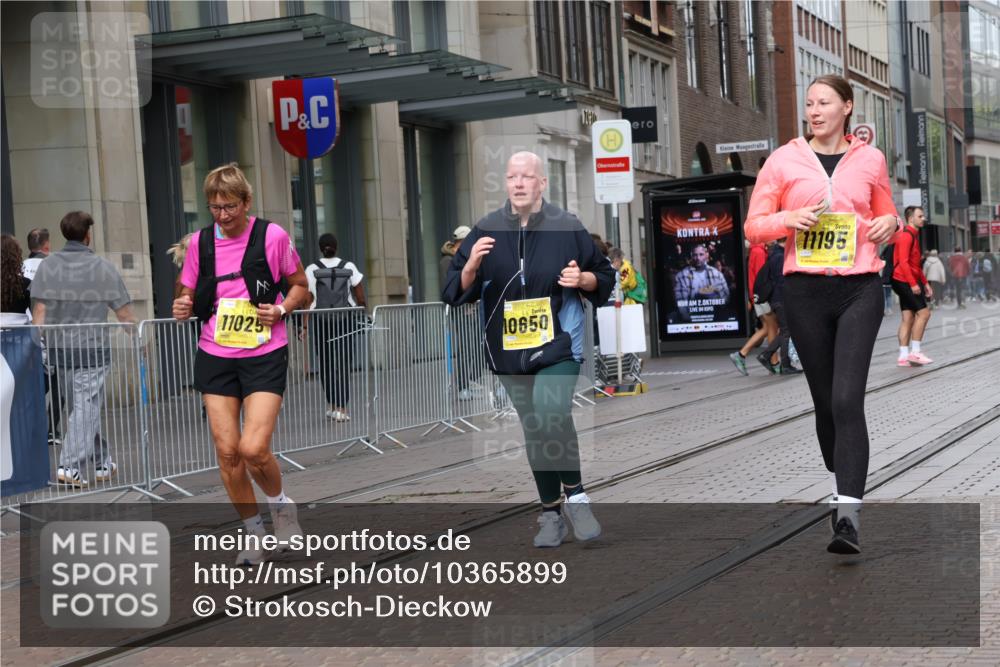 13.09.2026 - 21. swb-Marathon Bremen Strokosch-Dieckow http://msf.ph/oto/10365899 13.09.2026 11:30:18 Ziel 10650, 11025, 11195, 12535 meine-sportfotos.de