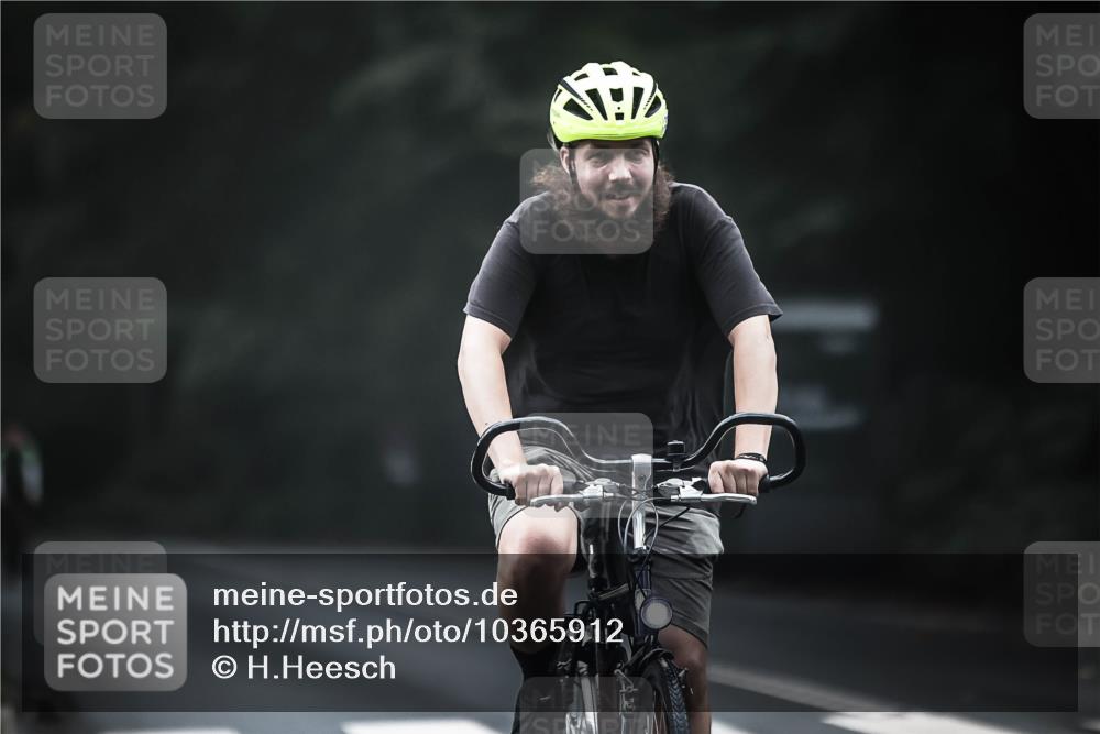13.09.2026 - Stadtparktriathlon H.Heesch http://msf.ph/oto/10365912 13.09.2026 10:13:02 Radfahren 310, 336 meine-sportfotos.de