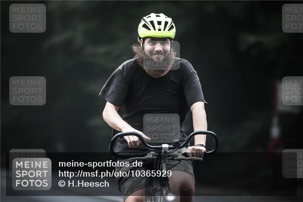 13.09.2026 - Stadtparktriathlon H.Heesch http://msf.ph/oto/10365929 13.09.2026 10:13:02 Radfahren 310, 336 meine-sportfotos.de