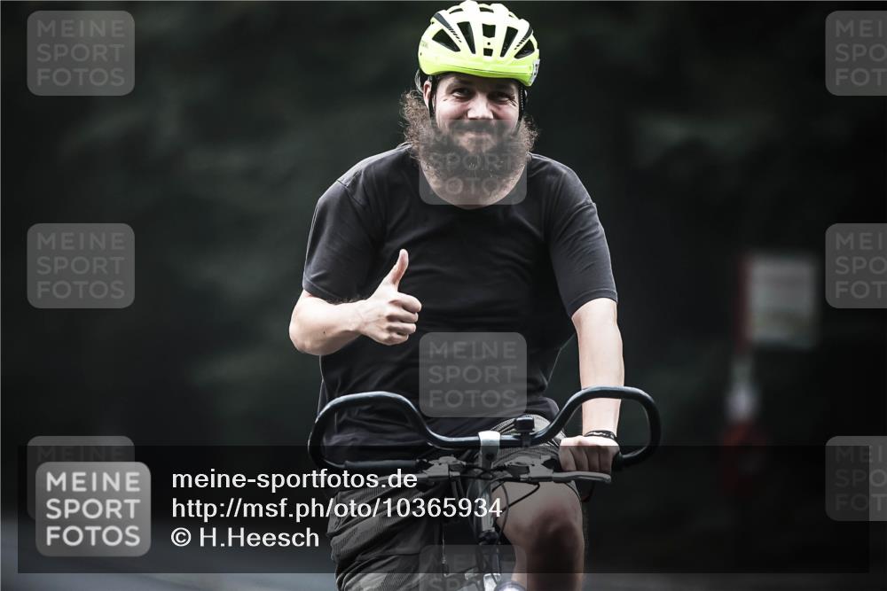 13.09.2026 - Stadtparktriathlon H.Heesch http://msf.ph/oto/10365934 13.09.2026 10:13:02 Radfahren 310, 336 meine-sportfotos.de
