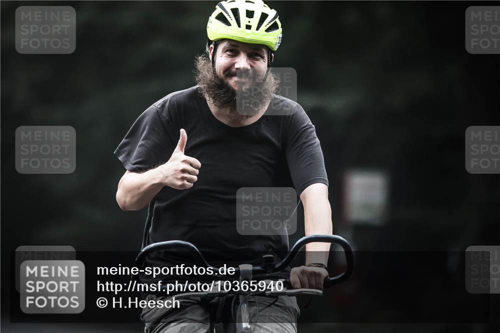 13.09.2026 - Stadtparktriathlon H.Heesch http://msf.ph/oto/10365940 13.09.2026 10:13:02 Radfahren 310, 336 meine-sportfotos.de