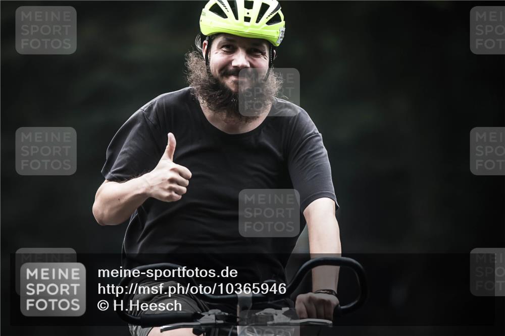 13.09.2026 - Stadtparktriathlon H.Heesch http://msf.ph/oto/10365946 13.09.2026 10:13:02 Radfahren 310, 336 meine-sportfotos.de