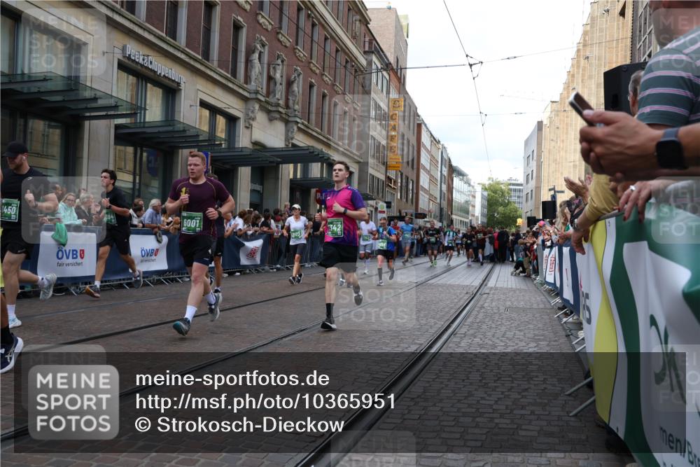 13.09.2026 - 21. swb-Marathon Bremen Strokosch-Dieckow http://msf.ph/oto/10365951 13.09.2026 13:37:38 Ziel 383, 549, 581, 1334, 1851, 2330, 2336, 2342, 2699, 3207, 3316, 3657, 3707, 4035, 4066, 4159, 4394, 4587, 4675, 4902, 4942, 5783, 5784, 6001, 6083, 6596, 6795, 6998, 7540, 7594, 7815, 7894, 7985, 8010, 8138, 8173, 8190, 8204, 8264, 8440, 8450, 8920, 8972, 9097, 9099, 9481, 9707, 9774, 13228, 270, 391, 448, 869, 3323, 3627, 3804, 3823, 4155, 4300, 4433, 4628, 5388, 5612, 5624, 5738, 5791, 6032, 6804, 6911, 7003, 7074, 7571, 7635, 8315, 8316, 8380 meine-sportfotos.de