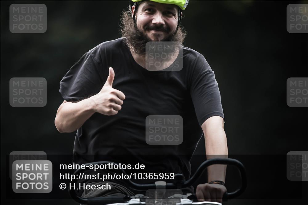 13.09.2026 - Stadtparktriathlon H.Heesch http://msf.ph/oto/10365959 13.09.2026 10:13:02 Radfahren 310, 336 meine-sportfotos.de