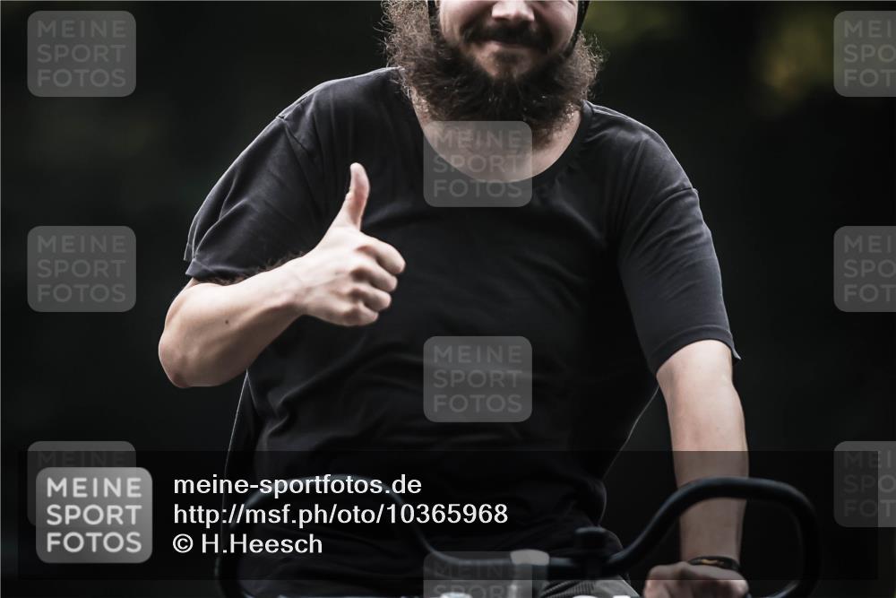 13.09.2026 - Stadtparktriathlon H.Heesch http://msf.ph/oto/10365968 13.09.2026 10:13:03 Radfahren 297, 310, 336 meine-sportfotos.de