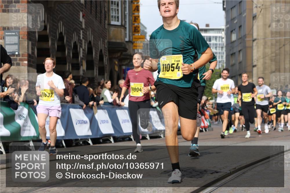 13.09.2026 - 21. swb-Marathon Bremen Strokosch-Dieckow http://msf.ph/oto/10365971 13.09.2026 11:00:01 Ziel 10147, 10236, 10355, 10669, 10745, 10928, 10929, 11054, 11056, 11089, 11194, 11207, 11419, 11501, 11519, 11594, 11803, 12138, 12242, 12243, 12480, 12481, 12527, 10758, 11016, 11158, 11159, 11160, 11259, 11453, 11524, 11525, 11528, 11587, 11588, 11589, 11907, 12123, 12190, 12274, 12352 meine-sportfotos.de