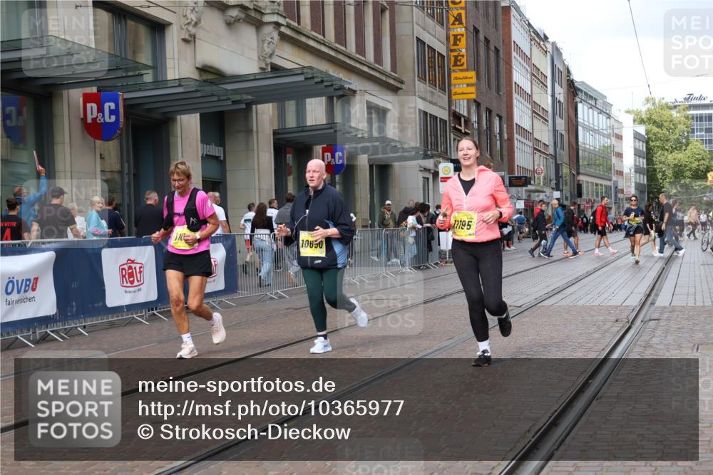 13.09.2026 - 21. swb-Marathon Bremen Strokosch-Dieckow http://msf.ph/oto/10365977 13.09.2026 11:30:19 Ziel 10650, 11025, 11195, 12535 meine-sportfotos.de