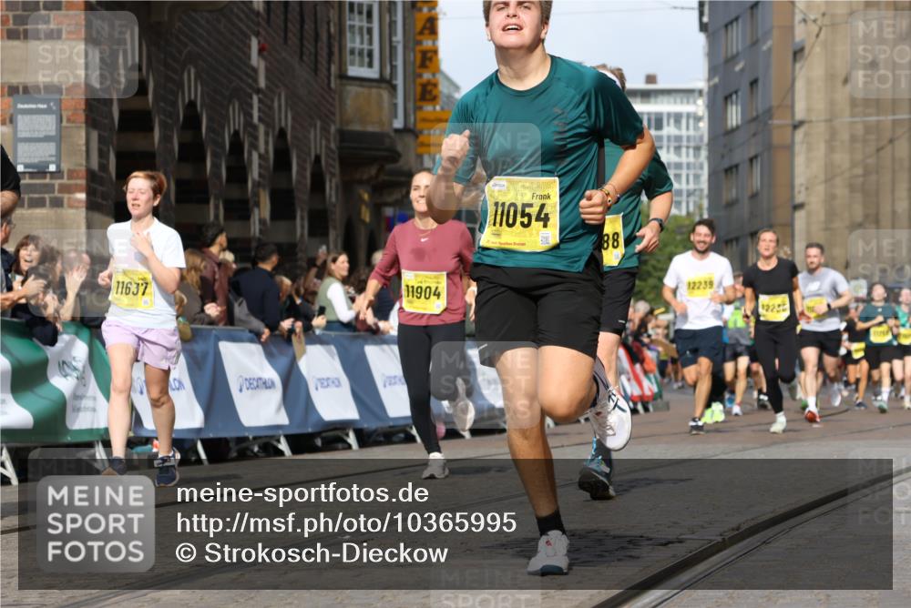 13.09.2026 - 21. swb-Marathon Bremen Strokosch-Dieckow http://msf.ph/oto/10365995 13.09.2026 11:00:01 Ziel 10147, 10236, 10355, 10669, 10745, 10928, 10929, 11054, 11056, 11089, 11194, 11207, 11419, 11501, 11519, 11594, 11803, 12138, 12242, 12243, 12480, 12481, 12527, 10758, 11016, 11158, 11159, 11160, 11259, 11453, 11524, 11525, 11528, 11587, 11588, 11589, 11907, 12123, 12190, 12274, 12352 meine-sportfotos.de