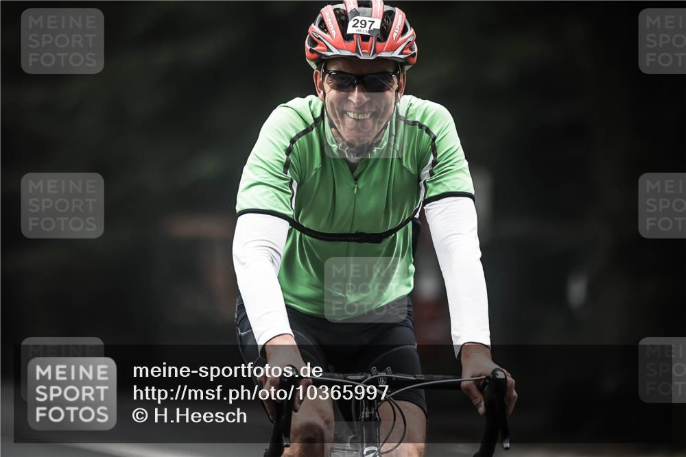 13.09.2026 - Stadtparktriathlon H.Heesch http://msf.ph/oto/10365997 13.09.2026 10:13:10 Radfahren 252, 297 meine-sportfotos.de
