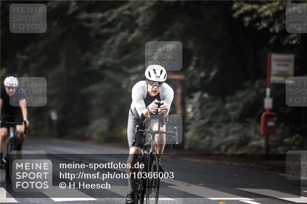 13.09.2026 - Stadtparktriathlon H.Heesch http://msf.ph/oto/10366003 13.09.2026 11:23:06 Radfahren 632, 634, 698, 732, 807 meine-sportfotos.de
