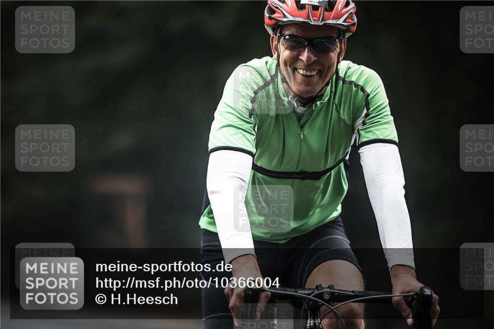 13.09.2026 - Stadtparktriathlon H.Heesch http://msf.ph/oto/10366004 13.09.2026 10:13:10 Radfahren 252, 297 meine-sportfotos.de