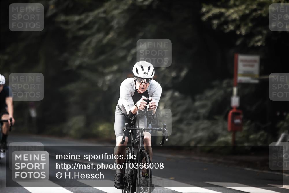 13.09.2026 - Stadtparktriathlon H.Heesch http://msf.ph/oto/10366008 13.09.2026 11:23:06 Radfahren 632, 634, 698, 732, 807 meine-sportfotos.de
