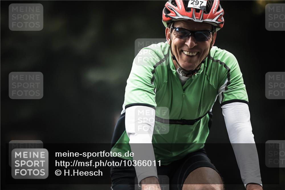 13.09.2026 - Stadtparktriathlon H.Heesch http://msf.ph/oto/10366011 13.09.2026 10:13:10 Radfahren 252, 297 meine-sportfotos.de