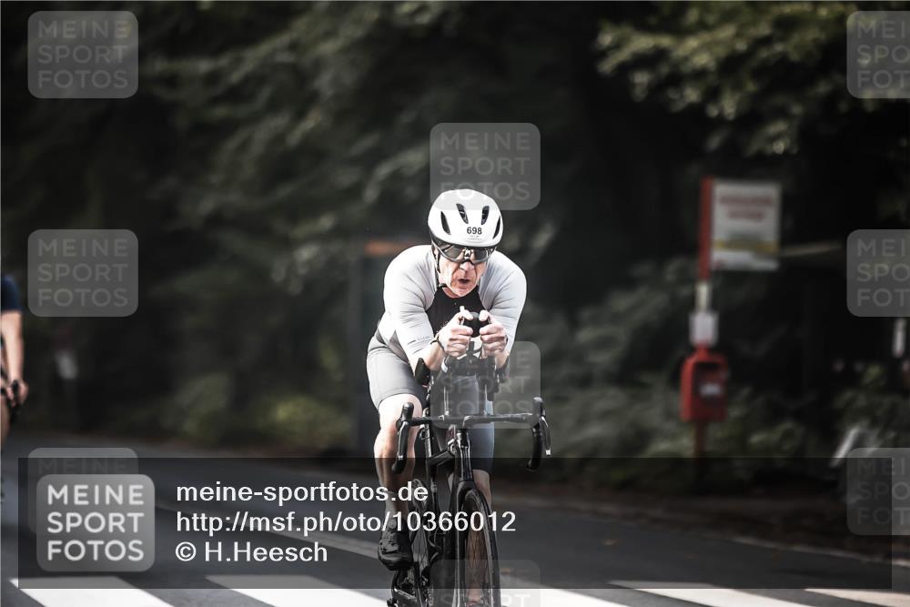 13.09.2026 - Stadtparktriathlon H.Heesch http://msf.ph/oto/10366012 13.09.2026 11:23:06 Radfahren 632, 634, 698, 732, 807 meine-sportfotos.de