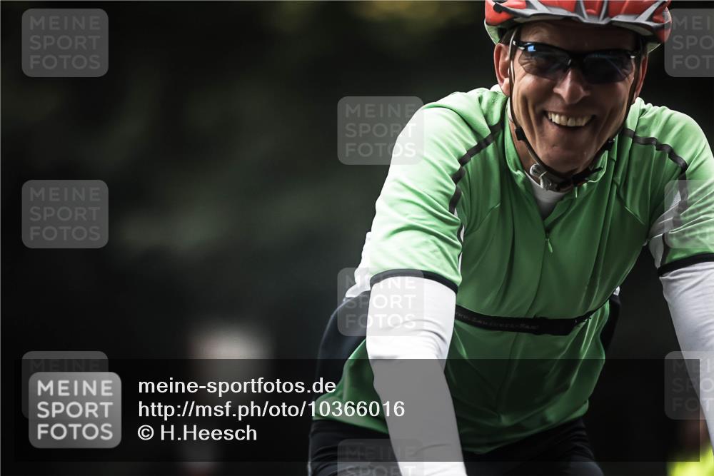 13.09.2026 - Stadtparktriathlon H.Heesch http://msf.ph/oto/10366016 13.09.2026 10:13:10 Radfahren 252, 297 meine-sportfotos.de