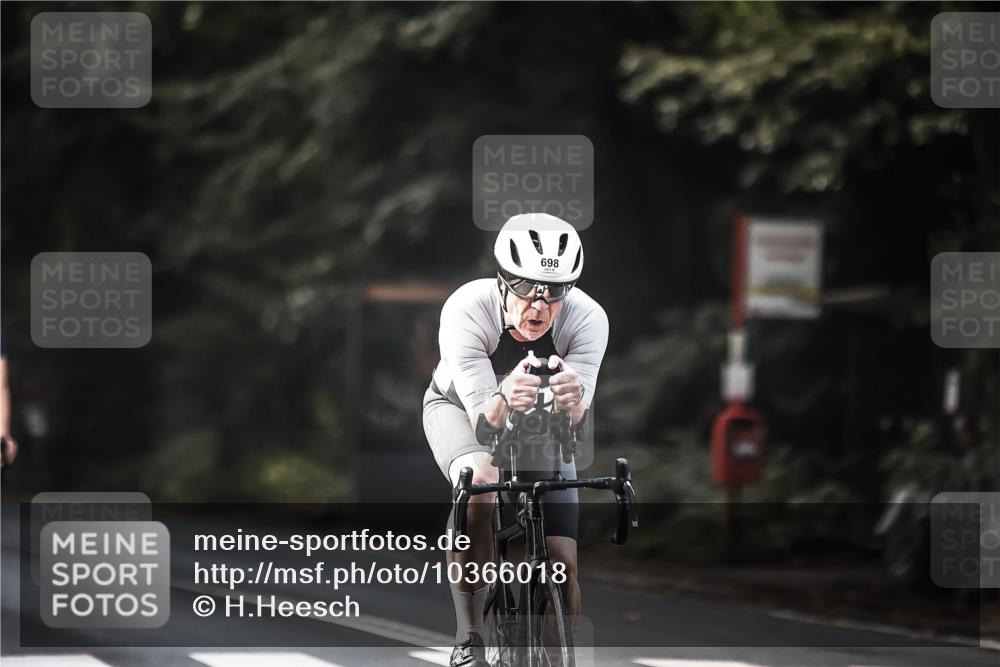 13.09.2026 - Stadtparktriathlon H.Heesch http://msf.ph/oto/10366018 13.09.2026 11:23:06 Radfahren 632, 634, 698, 732, 807 meine-sportfotos.de