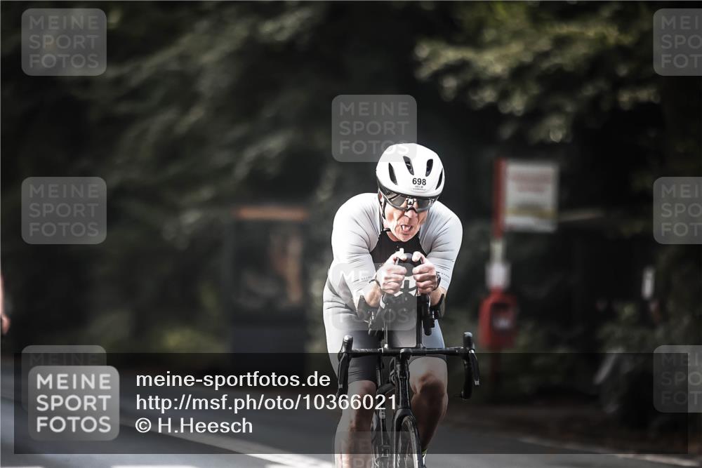 13.09.2026 - Stadtparktriathlon H.Heesch http://msf.ph/oto/10366021 13.09.2026 11:23:06 Radfahren 632, 634, 698, 732, 807 meine-sportfotos.de