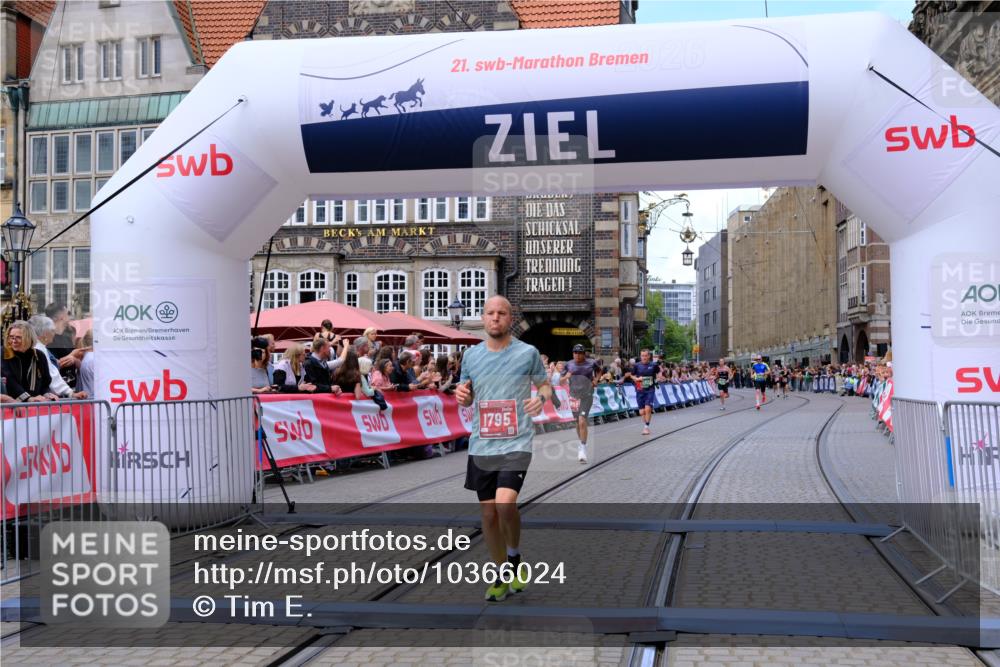 13.09.2026 - 21. swb-Marathon Bremen Tim E. http://msf.ph/oto/10366024 13.09.2026 13:03:30 Ziel 7206, 7478, 8028, 8756, 9200 meine-sportfotos.de