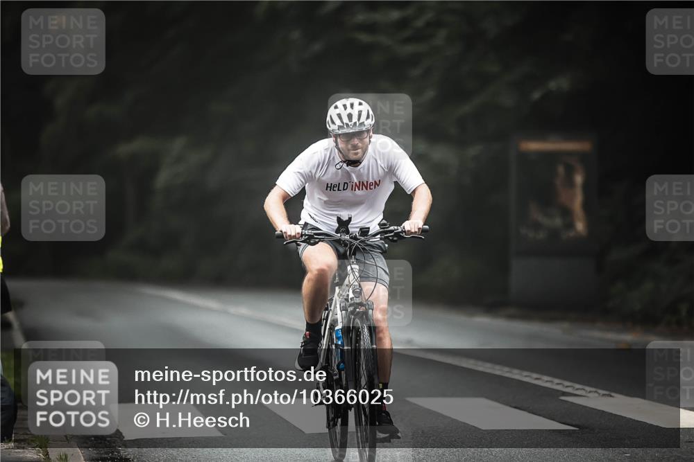 13.09.2026 - Stadtparktriathlon H.Heesch http://msf.ph/oto/10366025 13.09.2026 10:13:12 Radfahren 252, 297 meine-sportfotos.de