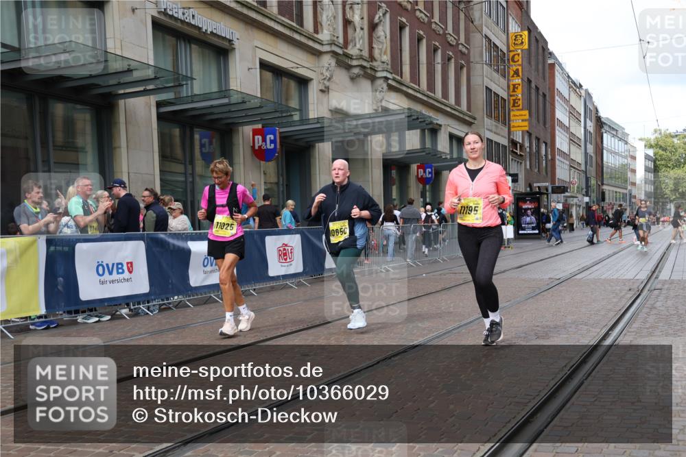 13.09.2026 - 21. swb-Marathon Bremen Strokosch-Dieckow http://msf.ph/oto/10366029 13.09.2026 11:30:20 Ziel 10650, 11025, 11195, 12535 meine-sportfotos.de