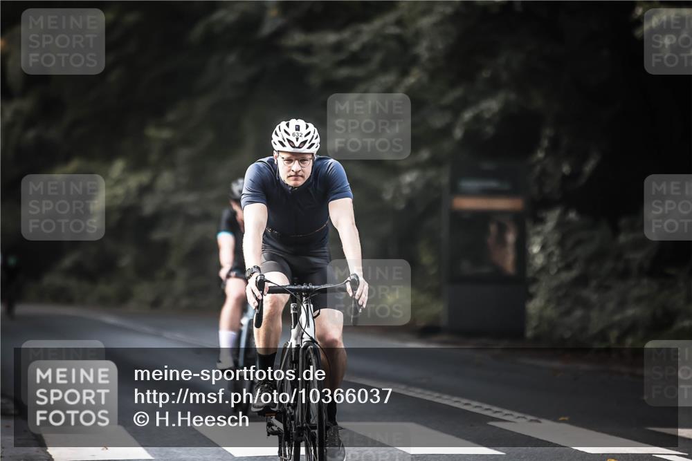 13.09.2026 - Stadtparktriathlon H.Heesch http://msf.ph/oto/10366037 13.09.2026 11:23:07 Radfahren 632, 634, 698, 807 meine-sportfotos.de