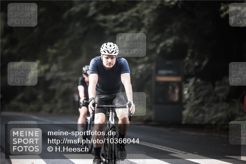 13.09.2026 - Stadtparktriathlon H.Heesch http://msf.ph/oto/10366044 13.09.2026 11:23:07 Radfahren 632, 634, 698, 807 meine-sportfotos.de