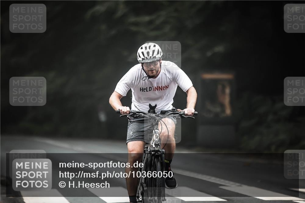13.09.2026 - Stadtparktriathlon H.Heesch http://msf.ph/oto/10366050 13.09.2026 10:13:12 Radfahren 252, 297 meine-sportfotos.de
