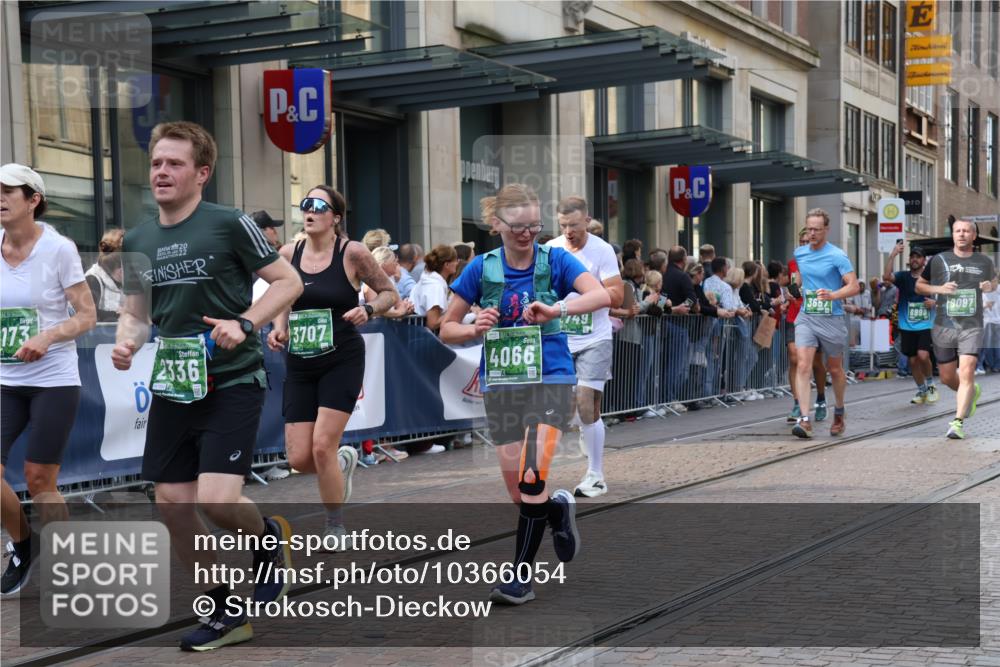 13.09.2026 - 21. swb-Marathon Bremen Strokosch-Dieckow http://msf.ph/oto/10366054 13.09.2026 13:37:40 Ziel 383, 549, 581, 1334, 1851, 2330, 2336, 2342, 2699, 3207, 3316, 3657, 3707, 4035, 4066, 4159, 4394, 4587, 4675, 4902, 4942, 5783, 5784, 6001, 6083, 6596, 6795, 6998, 7540, 7594, 7815, 7894, 7985, 8010, 8138, 8173, 8190, 8204, 8264, 8440, 8450, 8920, 8972, 9023, 9097, 9099, 9166, 9481, 9707, 9774, 13228, 270, 391, 448, 869, 3323, 3627, 3804, 3823, 4155, 4300, 4433, 4628, 5388, 5624, 5738, 5791, 6032, 6795, 6804, 6911, 7003, 7074, 7571, 7635, 8315, 8316, 8380 meine-sportfotos.de