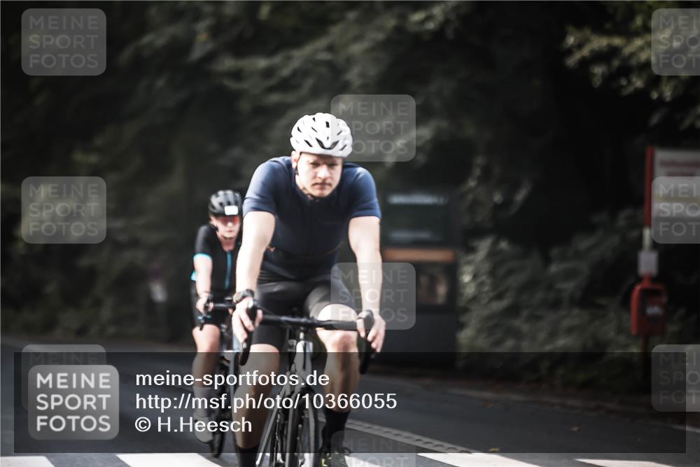 13.09.2026 - Stadtparktriathlon H.Heesch http://msf.ph/oto/10366055 13.09.2026 11:23:08 Radfahren 632, 634, 678, 698, 807 meine-sportfotos.de