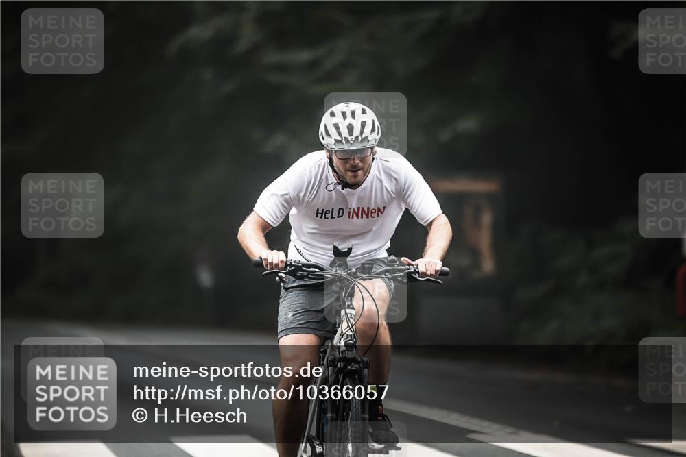 13.09.2026 - Stadtparktriathlon H.Heesch http://msf.ph/oto/10366057 13.09.2026 10:13:12 Radfahren 252, 297 meine-sportfotos.de