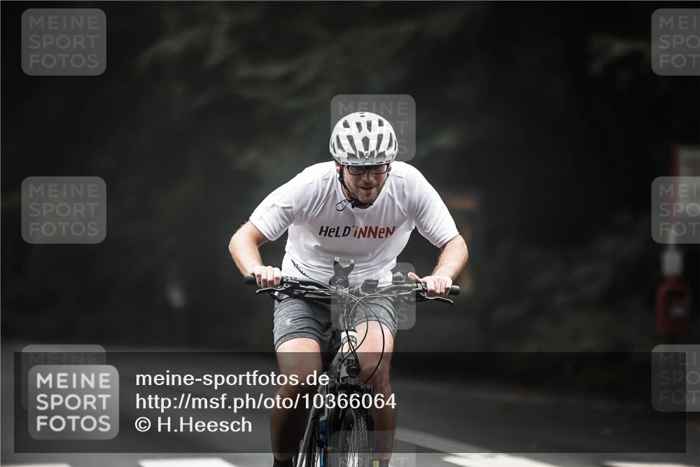 13.09.2026 - Stadtparktriathlon H.Heesch http://msf.ph/oto/10366064 13.09.2026 10:13:13 Radfahren 252, 297 meine-sportfotos.de