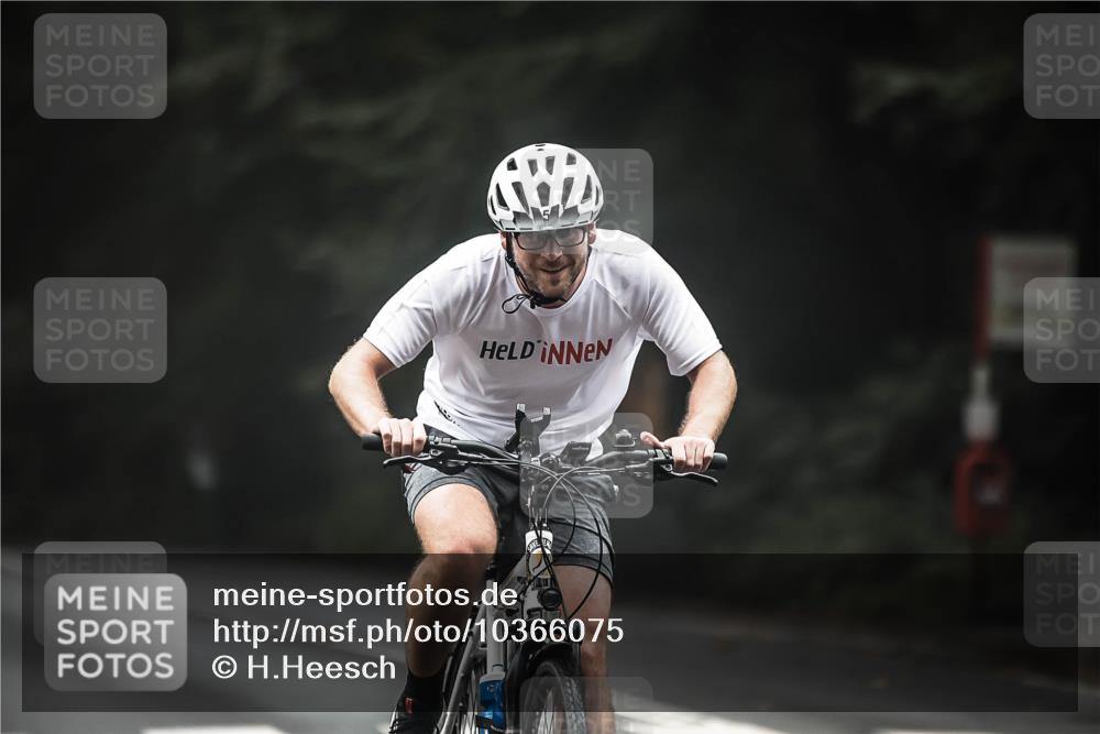 13.09.2026 - Stadtparktriathlon H.Heesch http://msf.ph/oto/10366075 13.09.2026 10:13:13 Radfahren 252, 297 meine-sportfotos.de