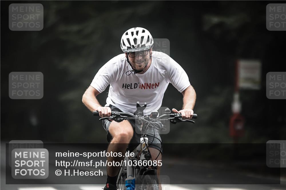 13.09.2026 - Stadtparktriathlon H.Heesch http://msf.ph/oto/10366085 13.09.2026 10:13:13 Radfahren 252, 297 meine-sportfotos.de