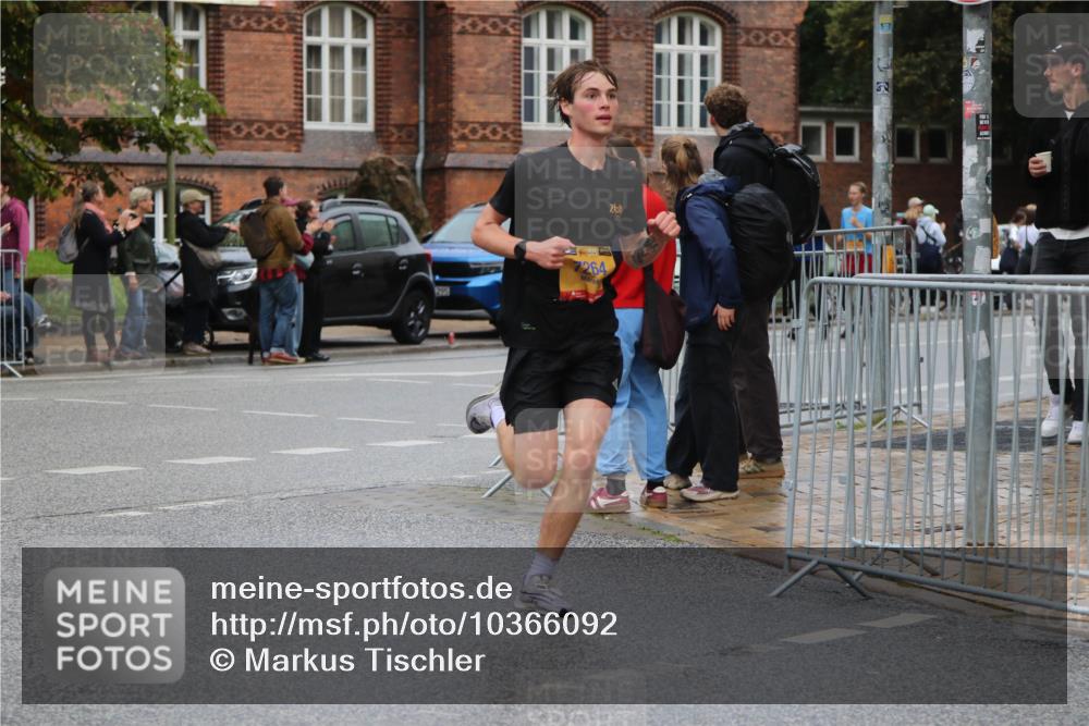 13.09.2026 - Kiel Lauf Markus Tischler http://msf.ph/oto/10366092 13.09.2026 12:09:07 Fleethörn 000, 300, 295, 38, 264 meine-sportfotos.de