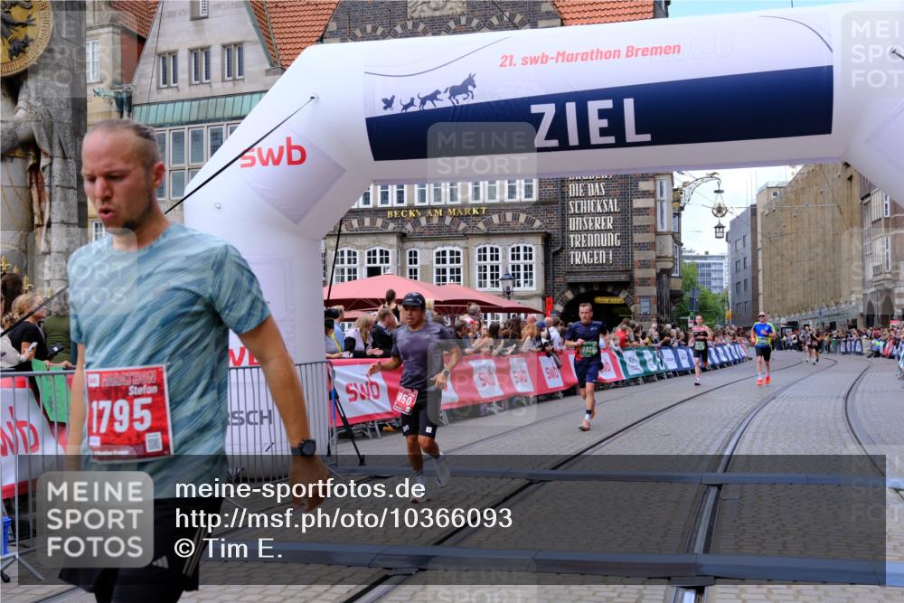 13.09.2026 - 21. swb-Marathon Bremen Tim E. http://msf.ph/oto/10366093 13.09.2026 13:03:33 Ziel 7206, 7478, 8028, 8756, 9200 meine-sportfotos.de