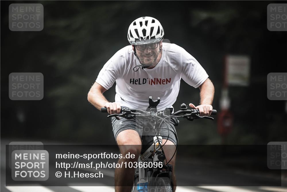 13.09.2026 - Stadtparktriathlon H.Heesch http://msf.ph/oto/10366096 13.09.2026 10:13:13 Radfahren 252, 297 meine-sportfotos.de