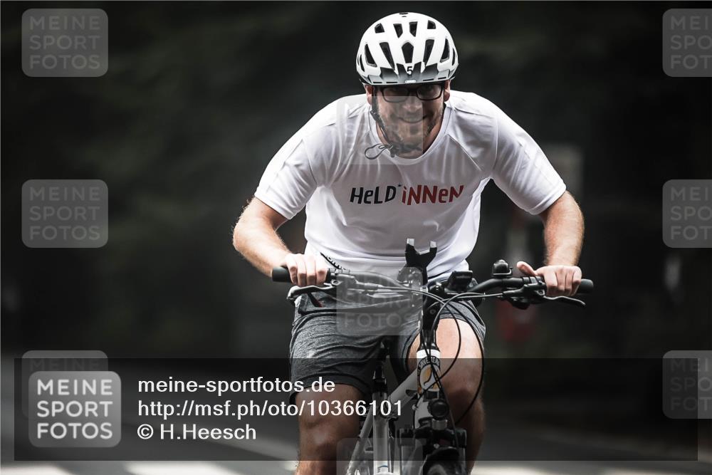 13.09.2026 - Stadtparktriathlon H.Heesch http://msf.ph/oto/10366101 13.09.2026 10:13:13 Radfahren 252, 297 meine-sportfotos.de