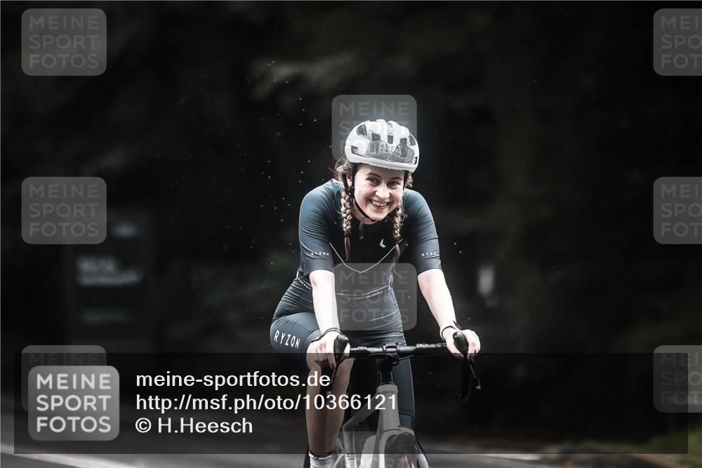 13.09.2026 - Stadtparktriathlon H.Heesch http://msf.ph/oto/10366121 13.09.2026 13:14:37 Radfahren 1283, 1312, 1341, 1360, 1391, 1400, 1410, 1435, 1464 meine-sportfotos.de