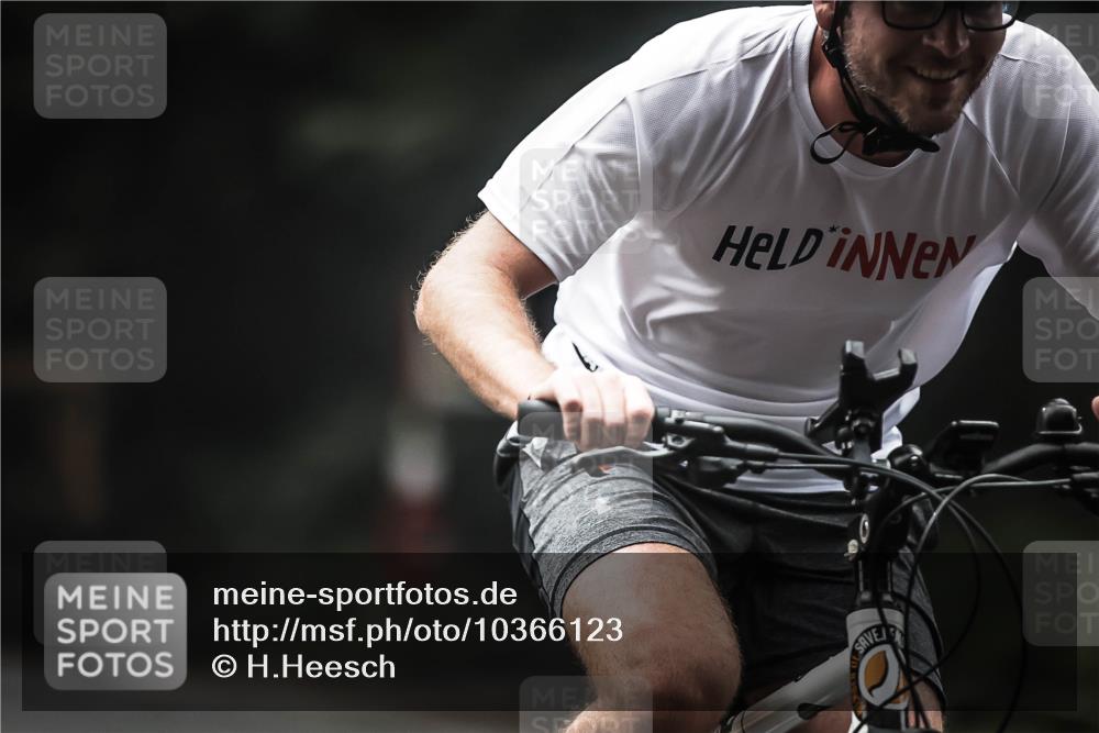 13.09.2026 - Stadtparktriathlon H.Heesch http://msf.ph/oto/10366123 13.09.2026 10:13:13 Radfahren 252, 297 meine-sportfotos.de