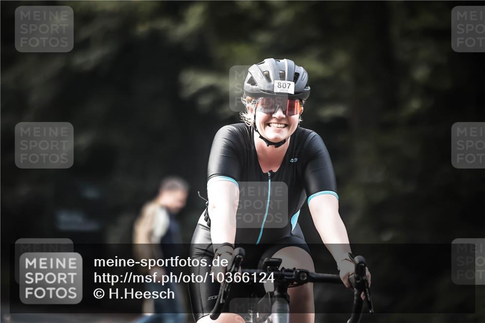 13.09.2026 - Stadtparktriathlon H.Heesch http://msf.ph/oto/10366124 13.09.2026 11:23:10 Radfahren 632, 678, 698, 728, 800, 807 meine-sportfotos.de