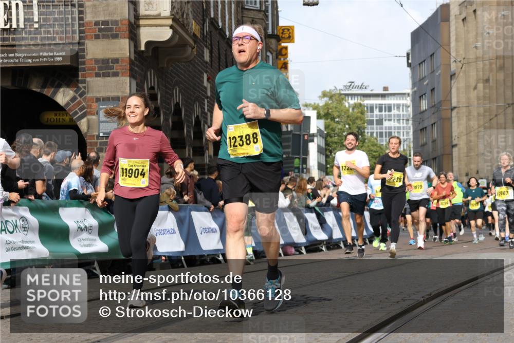 13.09.2026 - 21. swb-Marathon Bremen Strokosch-Dieckow http://msf.ph/oto/10366128 13.09.2026 11:00:03 Ziel 10147, 10236, 10355, 10669, 10691, 10928, 10929, 11054, 11056, 11089, 11194, 11419, 11501, 11594, 11803, 11904, 12138, 12242, 12243, 12388, 12480, 12527, 10144, 10758, 10810, 11016, 11524, 11525, 11547, 11587, 11588, 11589, 11623, 11907, 12190, 12352 meine-sportfotos.de