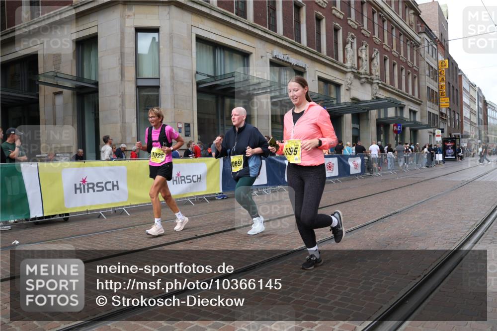 13.09.2026 - 21. swb-Marathon Bremen Strokosch-Dieckow http://msf.ph/oto/10366145 13.09.2026 11:30:22 Ziel 10650, 11025, 11195, 12535 meine-sportfotos.de