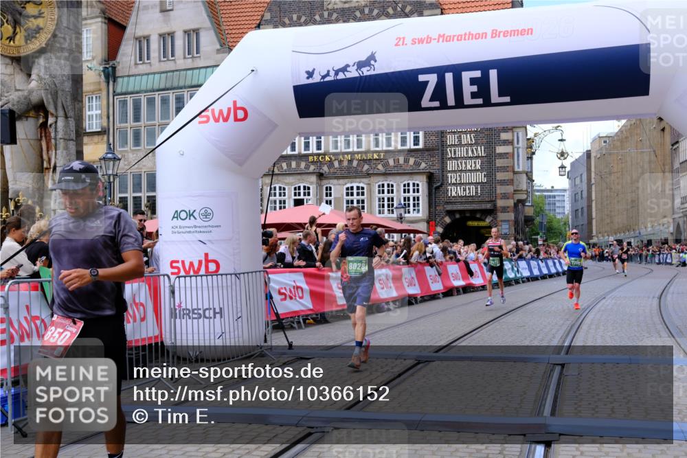 13.09.2026 - 21. swb-Marathon Bremen Tim E. http://msf.ph/oto/10366152 13.09.2026 13:03:35 Ziel 1372, 7206, 7478, 7715, 8028 meine-sportfotos.de