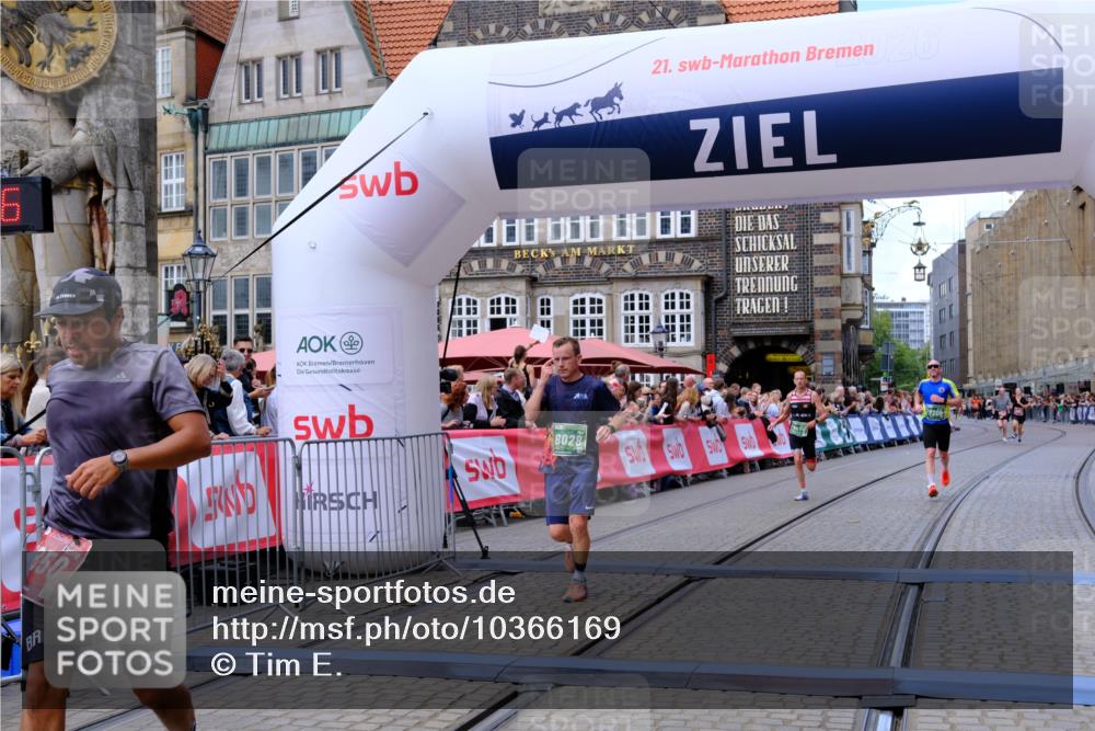 13.09.2026 - 21. swb-Marathon Bremen Tim E. http://msf.ph/oto/10366169 13.09.2026 13:03:35 Ziel 1372, 7206, 7478, 7715, 8028 meine-sportfotos.de