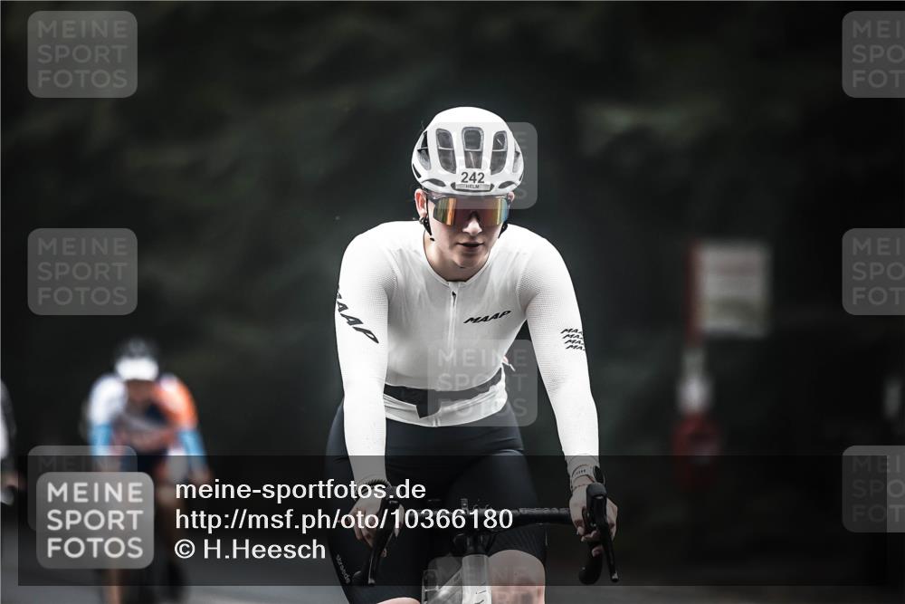 13.09.2026 - Stadtparktriathlon H.Heesch http://msf.ph/oto/10366180 13.09.2026 10:13:34 Radfahren 242, 290, 313, 321, 328 meine-sportfotos.de