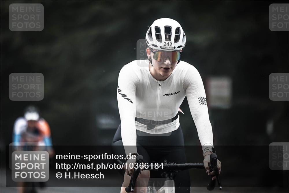 13.09.2026 - Stadtparktriathlon H.Heesch http://msf.ph/oto/10366184 13.09.2026 10:13:34 Radfahren 242, 290, 313, 321, 328 meine-sportfotos.de