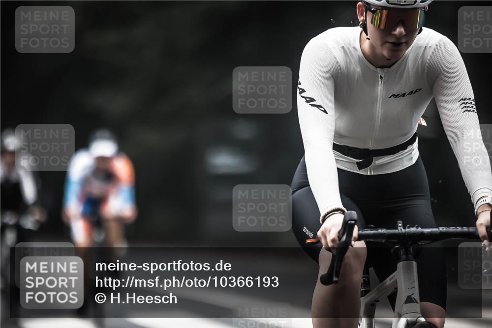 13.09.2026 - Stadtparktriathlon H.Heesch http://msf.ph/oto/10366193 13.09.2026 10:13:34 Radfahren 242, 290, 313, 321, 328 meine-sportfotos.de