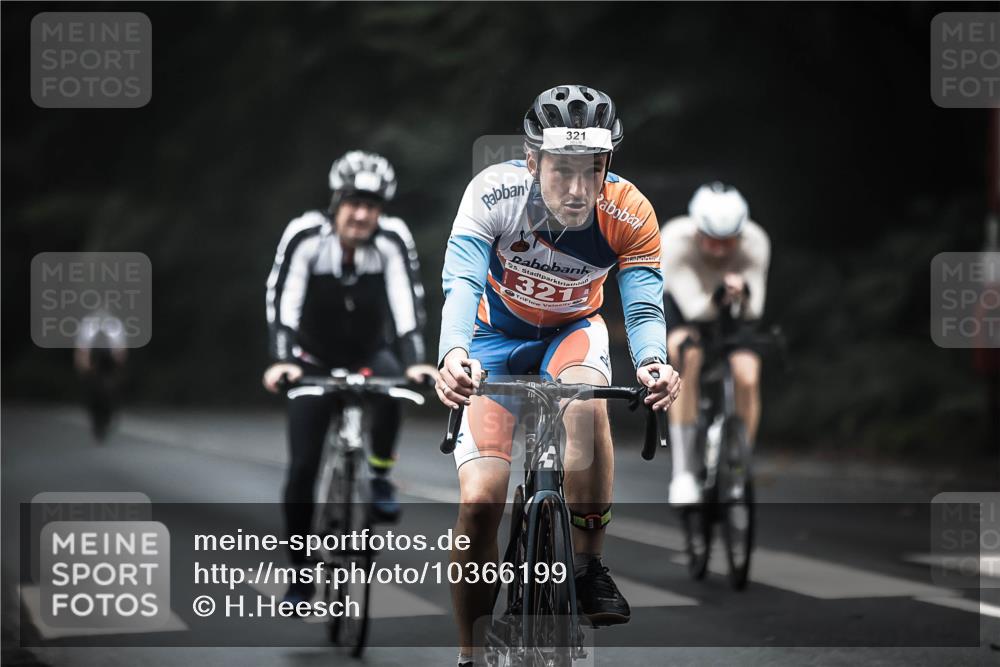 13.09.2026 - Stadtparktriathlon H.Heesch http://msf.ph/oto/10366199 13.09.2026 10:13:35 Radfahren 242, 290, 313, 321, 328 meine-sportfotos.de