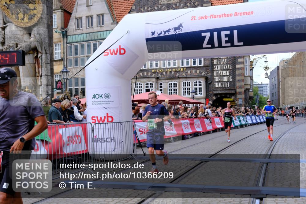 13.09.2026 - 21. swb-Marathon Bremen Tim E. http://msf.ph/oto/10366209 13.09.2026 13:03:36 Ziel 1372, 7206, 7478, 7715, 8028 meine-sportfotos.de