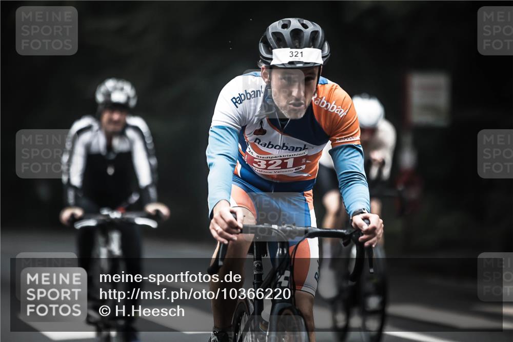13.09.2026 - Stadtparktriathlon H.Heesch http://msf.ph/oto/10366220 13.09.2026 10:13:36 Radfahren 230, 242, 246, 290, 313, 321, 328 meine-sportfotos.de
